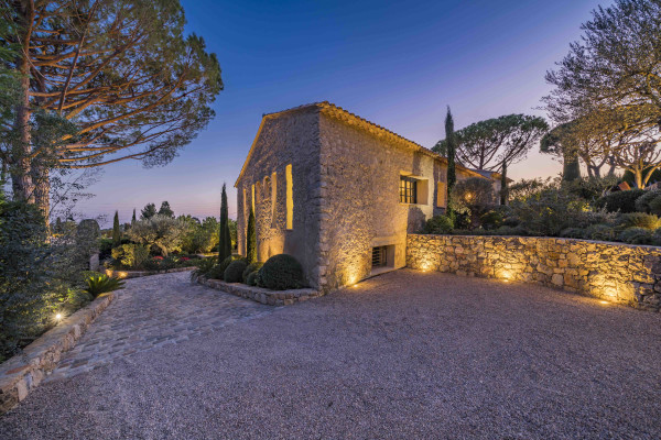 villa in Mougins : Rent gorgeous 5-bedroom villa with swimming pool in a private domaine in Mougins - Photo 64