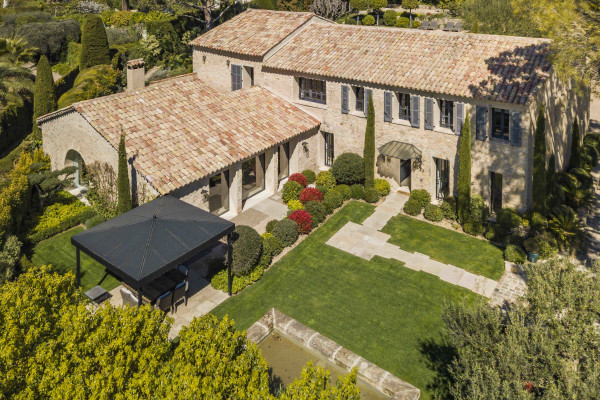 villa in Mougins : Rent gorgeous 5-bedroom villa with swimming pool in a private domaine in Mougins - Photo 90
