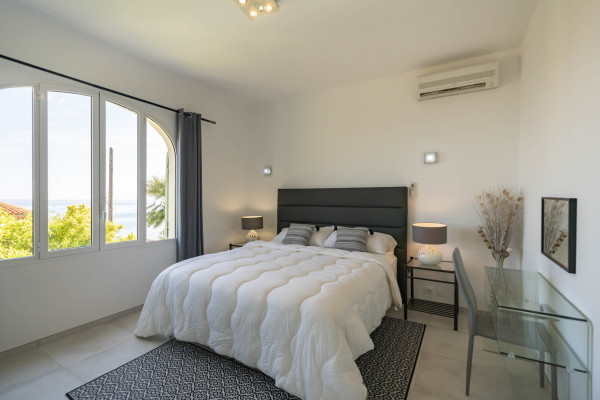 villa in Èze : Rent beautiful 4 bedroom 4 bathroom villa located in Eze, only a short walk from the beach - Photo 10