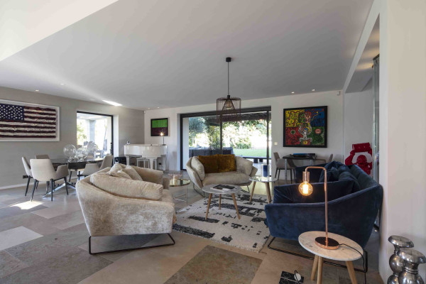 villa in St Tropez : Rent amazing 11 bedroom( 8 guest + 3 staff) villa with swimming pool and cinema in St Tropez walking distance to the beach, close to the village centre. - Photo 10