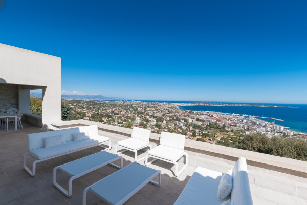 villa in Cannes : Rent wonderful modern villa on the heights of Cannes with a great Seaview - Photo 15
