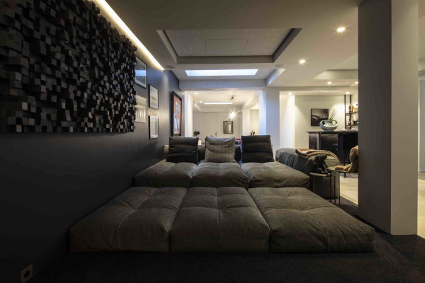 villa in St Tropez : Rent amazing 11 bedroom( 8 guest + 3 staff) villa with swimming pool and cinema in St Tropez walking distance to the beach, close to the village centre. - Photo 69