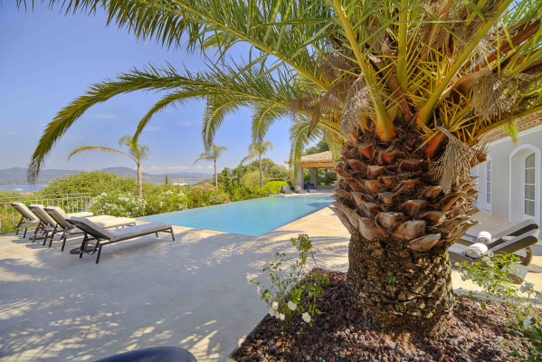 villa in St Tropez : Rent beautiful villa in the heart of Saint Tropez with views over the village and the sea - Photo 53
