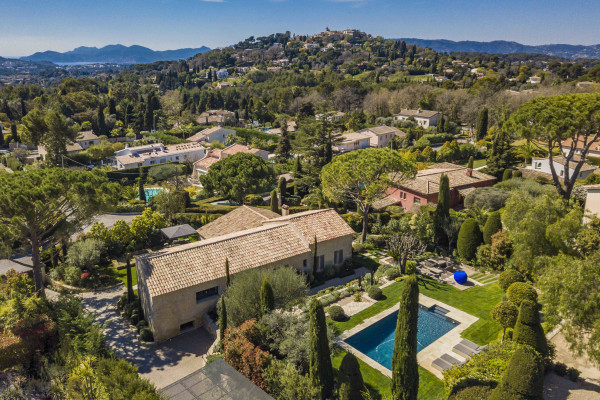 villa in Mougins : Rent gorgeous 5-bedroom villa with swimming pool in a private domaine in Mougins - Photo 89