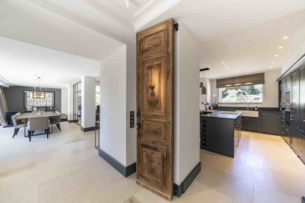 villa in Mougins : Rent gorgeous 5-bedroom villa with swimming pool in a private domaine in Mougins - Photo 43