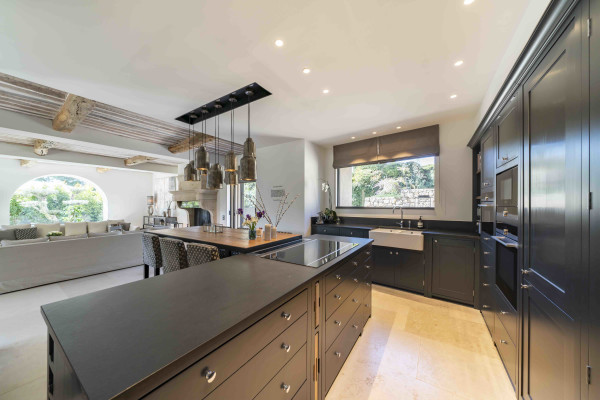 villa in Mougins : Rent gorgeous 5-bedroom villa with swimming pool in a private domaine in Mougins - Photo 44