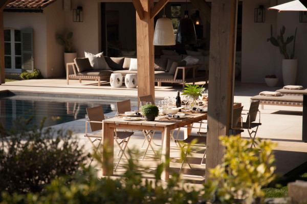 villa in St Tropez : Rent Stunning 5 bedroom villa in famous private domaine 'Les Parcs de St Tropez 'and 100 meters from the beach. - Photo 18