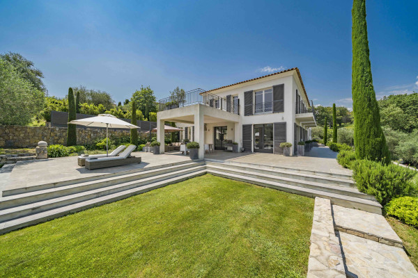 villa in Châteauneuf-Grasse : Rent wonderful modern villa located in very peaceful surroundings close to Valbonne - Photo 4