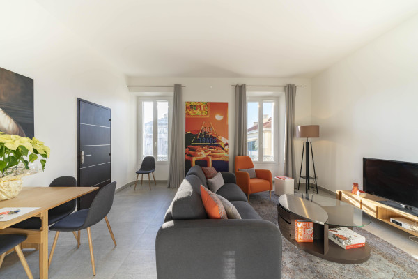 apartment in Cannes : Rent modern 2 bedroom apartment within 5 min walking distance to the Palais - Photo 15