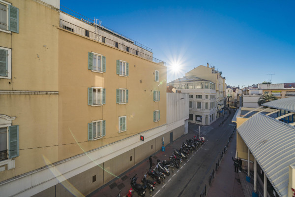apartment in Cannes : Rent modern 2 bedroom apartment within 5 min walking distance to the Palais - Photo 32