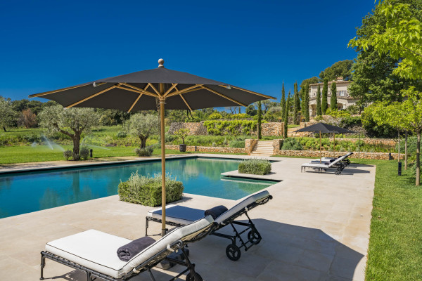 villa in La Colle-sur-Loup : Rent Incredible 7 bedroom domaine in Saint-Paul-de-Vence with 3.8 hectares of land with pool, tennis court and sea views - Photo 35