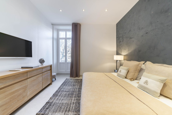 apartment in Cannes : Rent modern 2 bedroom apartment within 5 min walking distance to the Palais - Photo 4