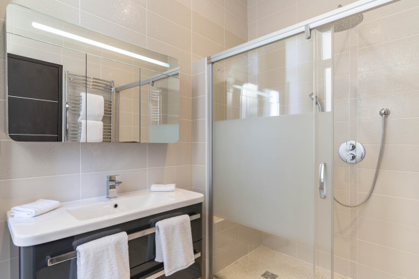 apartment in Cannes : Rent modern 2 bedroom apartment within 5 min walking distance to the Palais - Photo 8