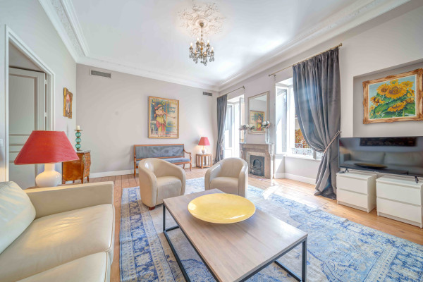 apartment in Cannes : Rent gorgeous 4 bedroom apartment within 5 minutes walk to the Palais - Photo 3