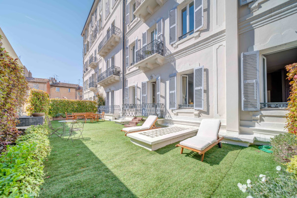 apartment in Cannes : Rent gorgeous 4 bedroom apartment within 5 minutes walk to the Palais - Photo 0