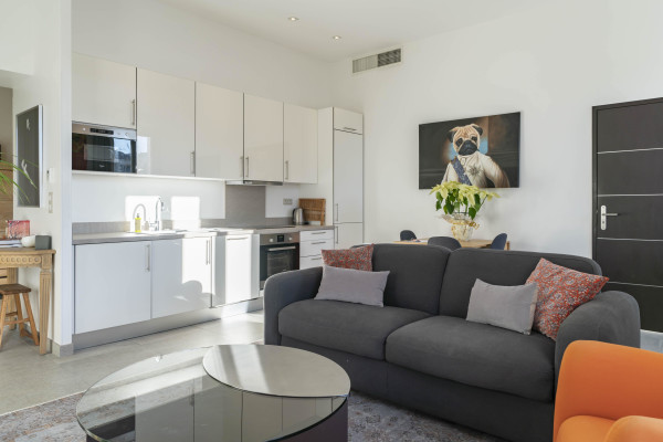 apartment in Cannes : Rent modern 2 bedroom apartment within 5 min walking distance to the Palais - Photo 19
