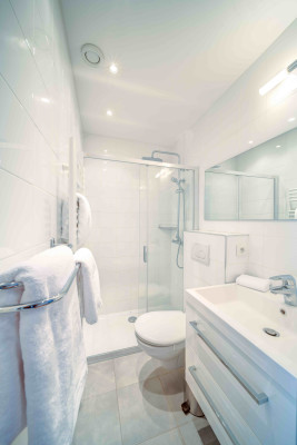 apartment in Cannes : Rent gorgeous 4 bedroom apartment within 5 minutes walk to the Palais - Photo 13