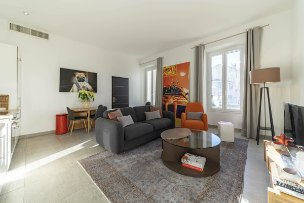 apartment in Cannes : Rent modern 2 bedroom apartment within 5 min walking distance to the Palais - Photo 16