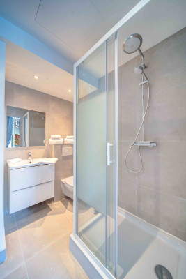 apartment in Cannes : Rent gorgeous 4 bedroom apartment within 5 minutes walk to the Palais - Photo 17
