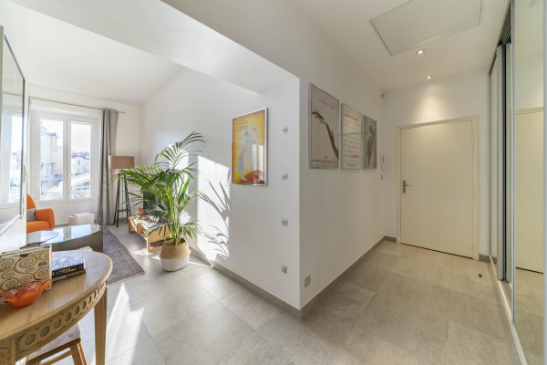 apartment in Cannes : Rent modern 2 bedroom apartment within 5 min walking distance to the Palais - Photo 13
