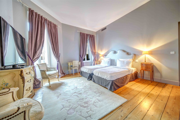 apartment in Cannes : Rent gorgeous 4 bedroom apartment within 5 minutes walk to the Palais - Photo 8