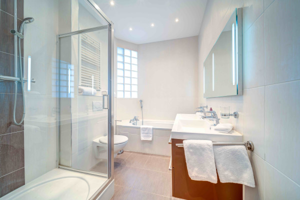 apartment in Cannes : Rent gorgeous 4 bedroom apartment within 5 minutes walk to the Palais - Photo 11