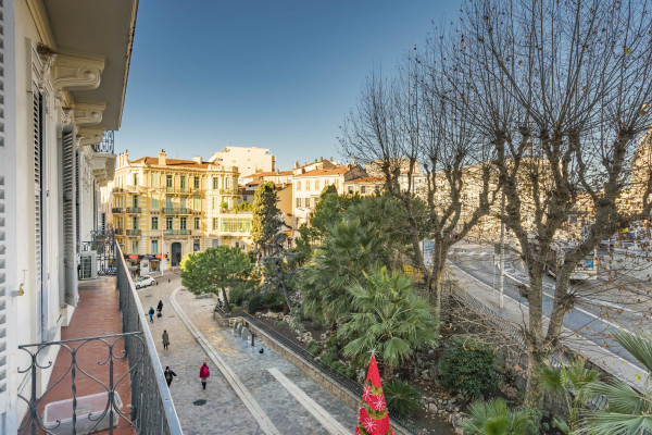 apartment in Cannes : Rent modern 2 bedroom apartment within 5 min walking distance to the Palais - Photo 11