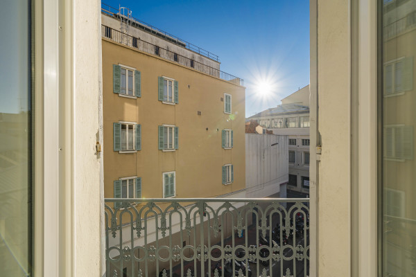 apartment in Cannes : Rent modern 2 bedroom apartment within 5 min walking distance to the Palais - Photo 31