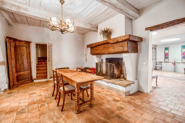 villa in Mougins : Rent fantastic 5 bedroom villa with swimming pool and separate studio in the heart of Mougins - Photo 2