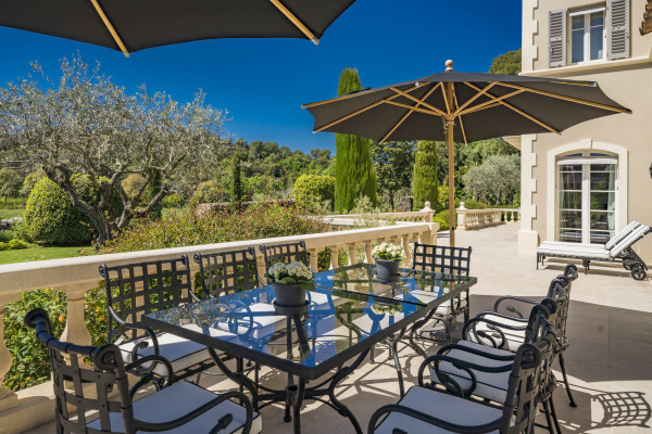 villa in La Colle-sur-Loup : Rent Incredible 7 bedroom domaine in Saint-Paul-de-Vence with 3.8 hectares of land with pool, tennis court and sea views - Photo 38