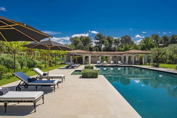 villa in La Colle-sur-Loup : Rent Incredible 7 bedroom domaine in Saint-Paul-de-Vence with 3.8 hectares of land with pool, tennis court and sea views - Photo 34