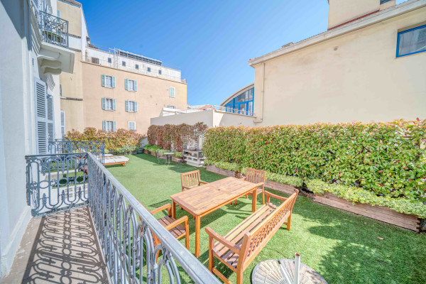 apartment in Cannes : Rent gorgeous 4 bedroom apartment within 5 minutes walk to the Palais - Photo 1