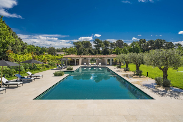 villa in La Colle-sur-Loup : Rent Incredible 7 bedroom domaine in Saint-Paul-de-Vence with 3.8 hectares of land with pool, tennis court and sea views - Photo 33