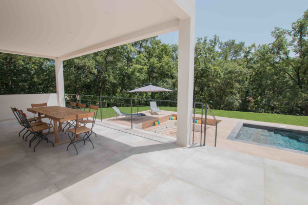villa in Châteauneuf-Grasse : Rent superb 4-bedroom villa with swimming pool close to Valbonne and a quick 10 minute drive to Mougins school - Photo 14