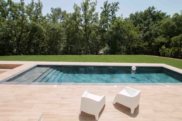 villa in Châteauneuf-Grasse : Rent superb 4-bedroom villa with swimming pool close to Valbonne and a quick 10 minute drive to Mougins school - Photo 2