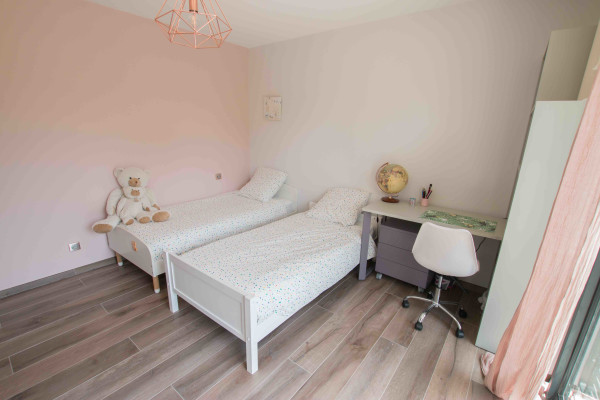villa in Châteauneuf-Grasse : Rent superb 4-bedroom villa with swimming pool close to Valbonne and a quick 10 minute drive to Mougins school - Photo 12