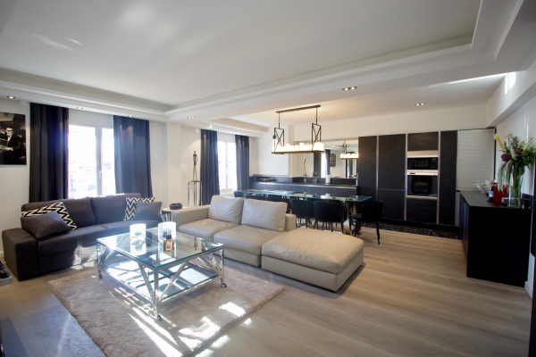 apartment in Cannes : Rent fantastic 3-bedroom apartment in Cannes within seconds from the Croisette and 3 minutes to the Palais des Festivals - Photo 0