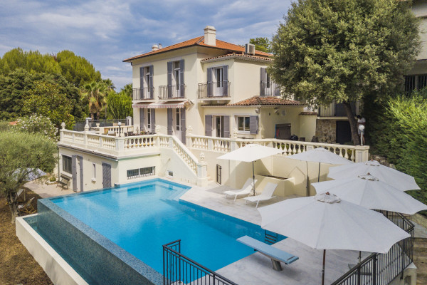villa in Cap d'Antibes : Rent lovely 6 bedroom ( 5 guests + 1 for staff/teenagers) villa on the Cap d'Antibes within walking distance to the beach - Photo 43