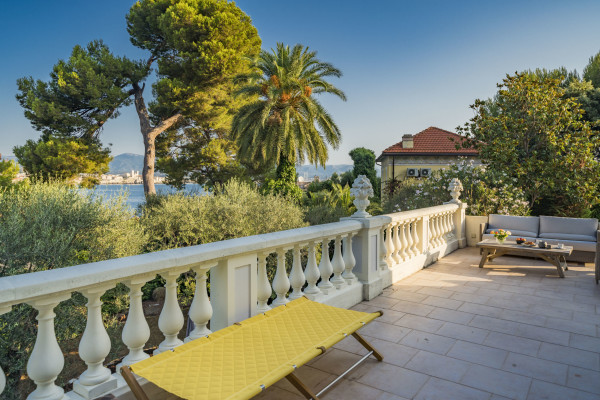 villa in Cap d'Antibes : Rent lovely 6 bedroom ( 5 guests + 1 for staff/teenagers) villa on the Cap d'Antibes within walking distance to the beach - Photo 53