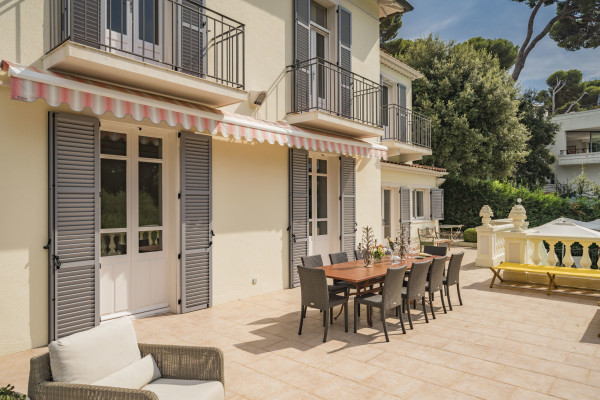 villa in Cap d'Antibes : Rent lovely 6 bedroom ( 5 guests + 1 for staff/teenagers) villa on the Cap d'Antibes within walking distance to the beach - Photo 22