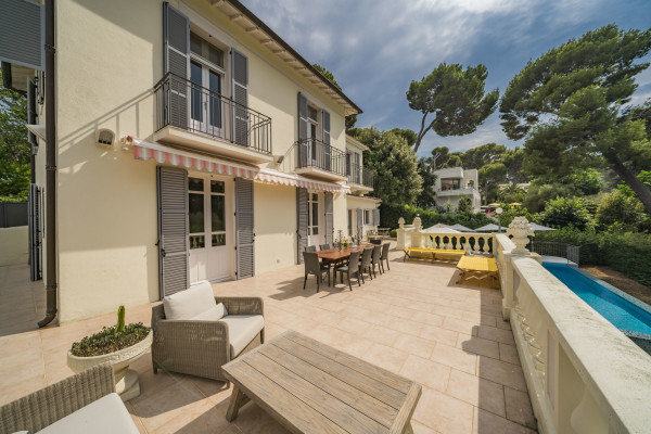 villa in Cap d'Antibes : Rent lovely 6 bedroom ( 5 guests + 1 for staff/teenagers) villa on the Cap d'Antibes within walking distance to the beach - Photo 21