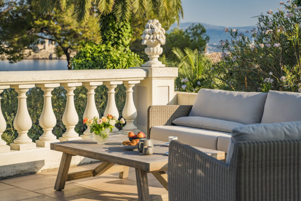 villa in Cap d'Antibes : Rent lovely 6 bedroom ( 5 guests + 1 for staff/teenagers) villa on the Cap d'Antibes within walking distance to the beach - Photo 49