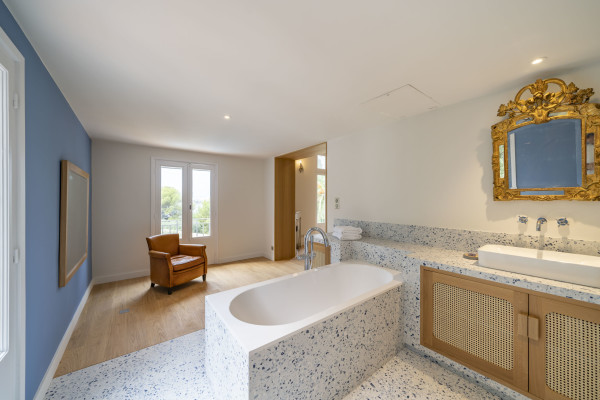 villa in Cap d'Antibes : Rent lovely 6 bedroom ( 5 guests + 1 for staff/teenagers) villa on the Cap d'Antibes within walking distance to the beach - Photo 32