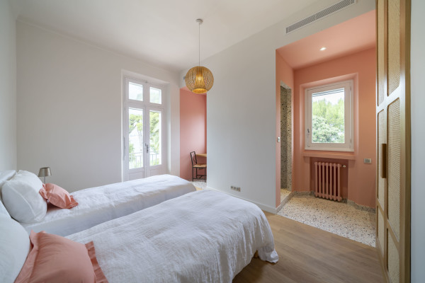 villa in Cap d'Antibes : Rent lovely 6 bedroom ( 5 guests + 1 for staff/teenagers) villa on the Cap d'Antibes within walking distance to the beach - Photo 34