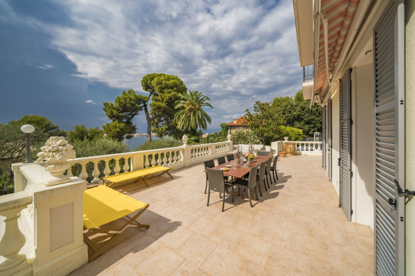 villa in Cap d'Antibes : Rent lovely 6 bedroom ( 5 guests + 1 for staff/teenagers) villa on the Cap d'Antibes within walking distance to the beach - Photo 24