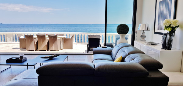 villa in Cannes : Exceptional Waterfront property in Cannes - Photo 2