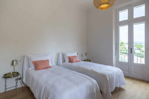 villa in Cap d'Antibes : Rent lovely 6 bedroom ( 5 guests + 1 for staff/teenagers) villa on the Cap d'Antibes within walking distance to the beach - Photo 35