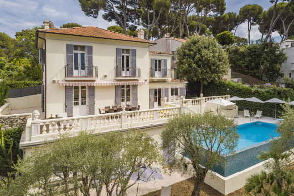 villa in Cap d'Antibes : Rent lovely 6 bedroom ( 5 guests + 1 for staff/teenagers) villa on the Cap d'Antibes within walking distance to the beach - Photo 18