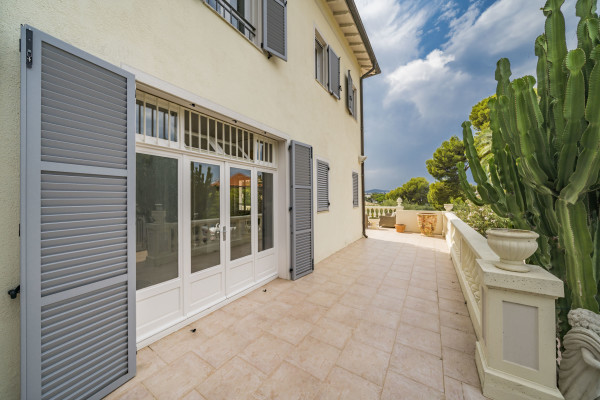 villa in Cap d'Antibes : Rent lovely 6 bedroom ( 5 guests + 1 for staff/teenagers) villa on the Cap d'Antibes within walking distance to the beach - Photo 28