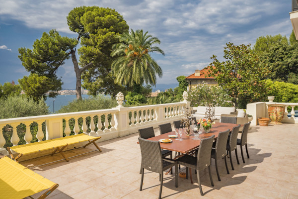 villa in Cap d'Antibes : Rent lovely 6 bedroom ( 5 guests + 1 for staff/teenagers) villa on the Cap d'Antibes within walking distance to the beach - Photo 23